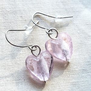Pink glass heart earrings Valentine's Day 💓